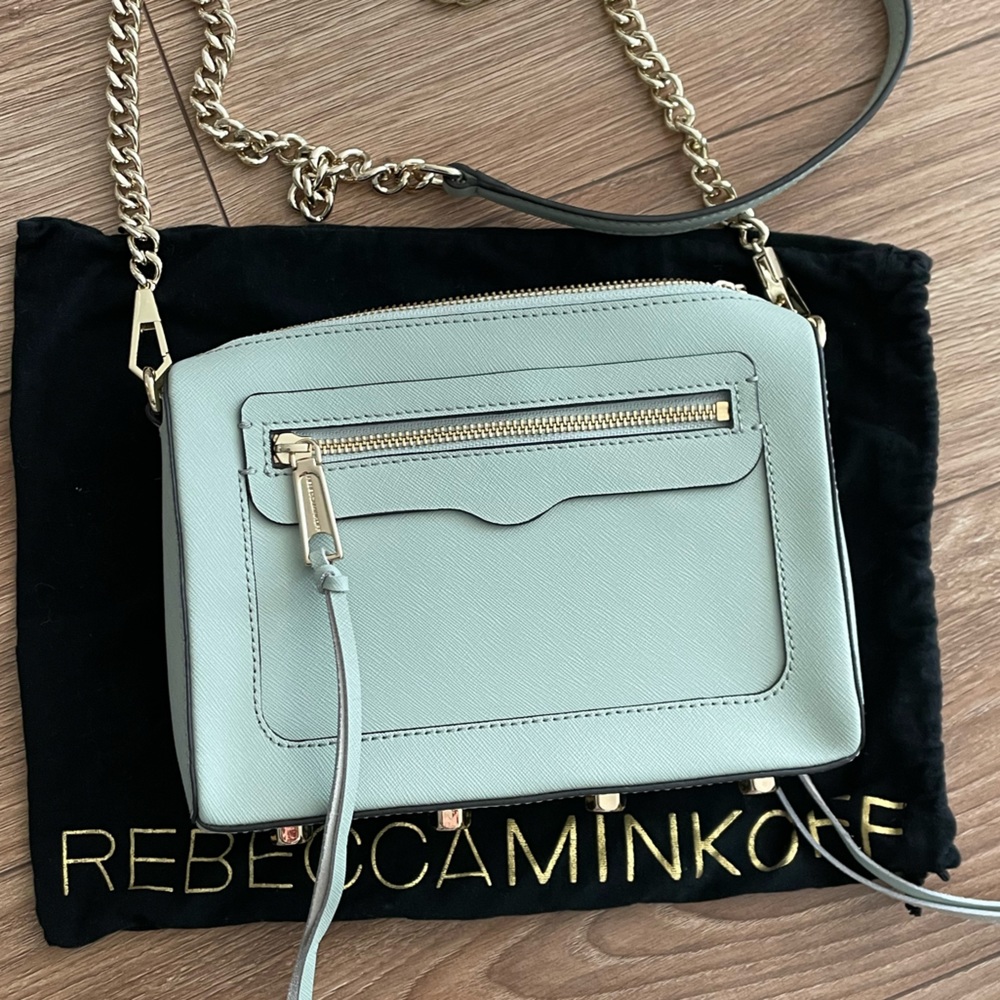 NWOT Rebecca Minkoff Mint green bag with detachable gold chain strap. Great buy!
